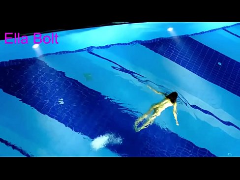 ❤️ 나는 보는 것을 멈출 수 없다, 젊은 금발이 ELLA BOLT 리조트 수영장에서 누드로 수영하다 적발 ️ 홈메이드 포르노 우리 ko.xxxpornolive.ru
